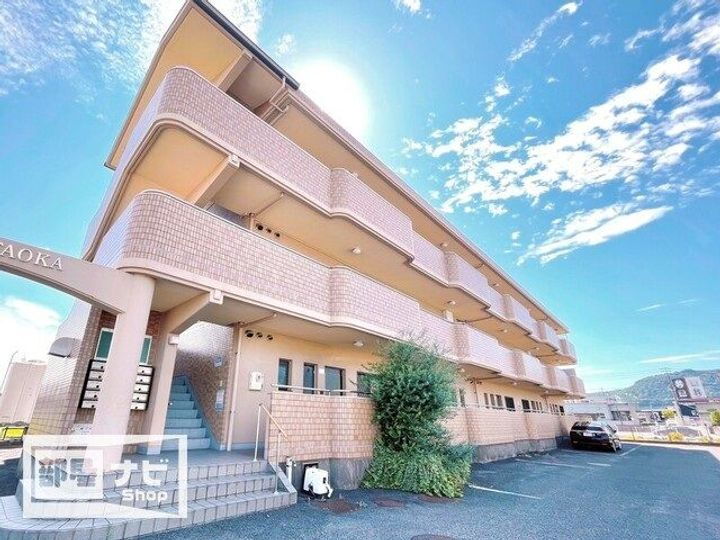香川県高松市上天神町 3階建