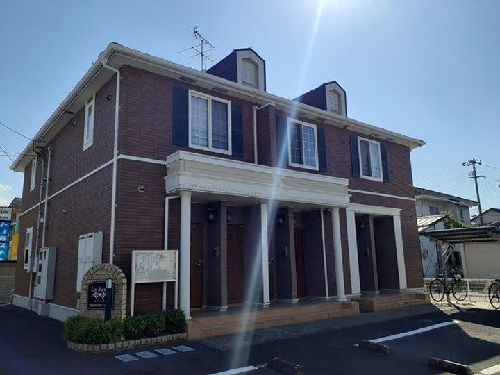愛媛県新居浜市菊本町２丁目 2階建