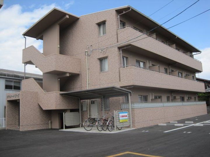 香川県高松市前田東町 3階建 築15年4ヶ月