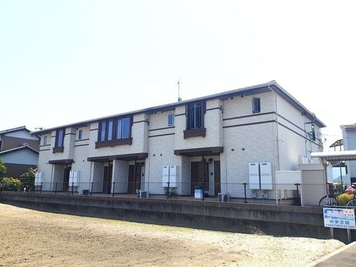 香川県東かがわ市白鳥 2階建 築11年7ヶ月