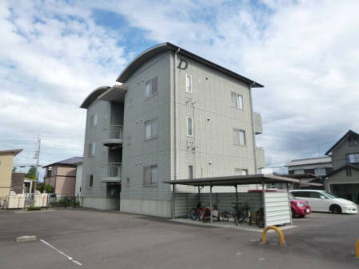 香川県高松市多肥下町 3階建