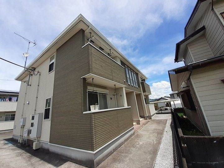 高知県香南市野市町土居 2階建 築14年1ヶ月