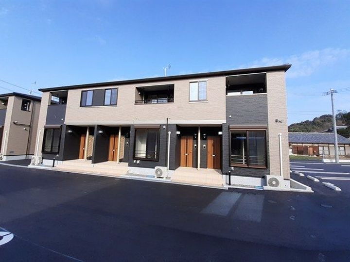 愛媛県新居浜市東田２丁目 2階建 築3年6ヶ月