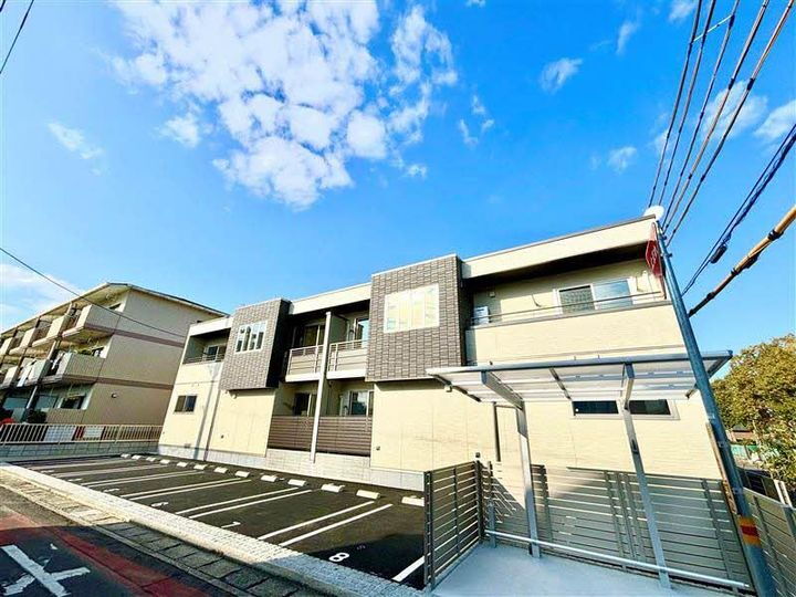 香川県高松市松縄町 2階建 