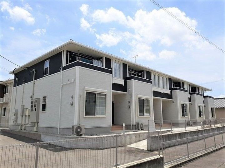 香川県高松市元山町 2階建