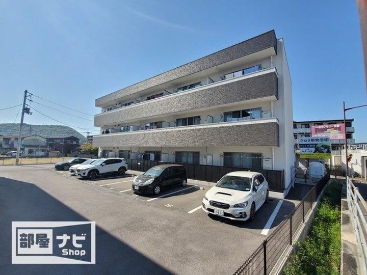 香川県高松市紙町 3階建