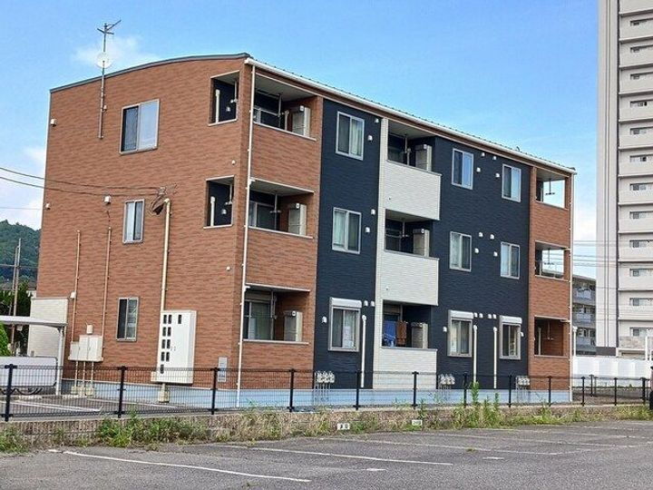 広島県福山市三吉町２丁目 3階建 築7年6ヶ月