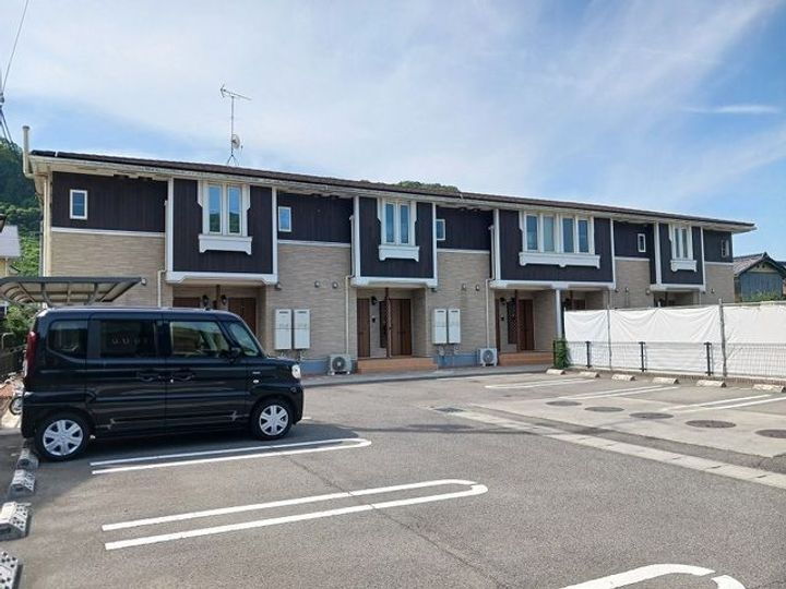 広島県福山市神辺町字上御領 2階建 築6年11ヶ月