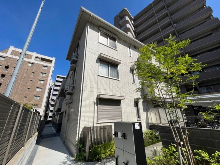 ＥＬ・ＳＥＲＥＮＯ江坂　ＥＡＳＴ