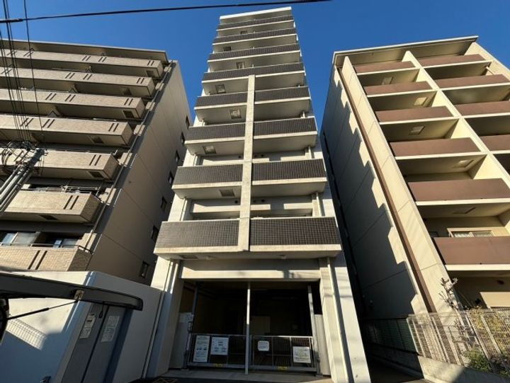 ライブガーデン新大阪 9階建