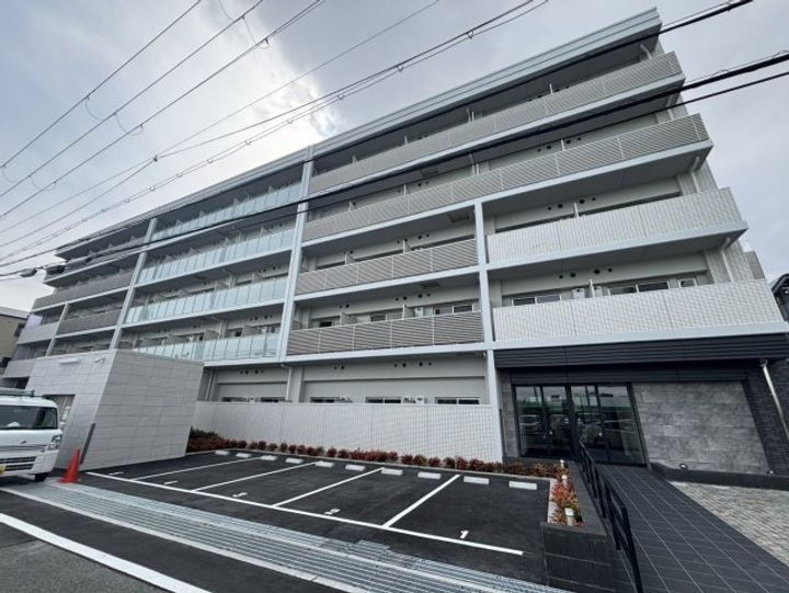 大阪府吹田市芳野町 5階建 