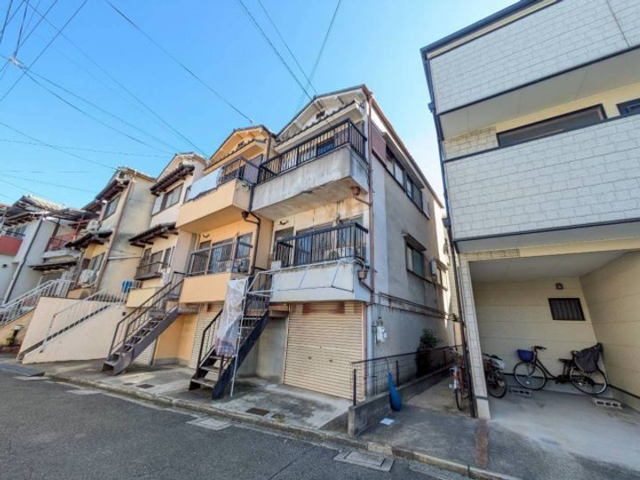 北巣本町１１－８