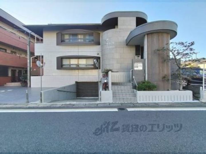 今井ドゥ？ズィエムマンション