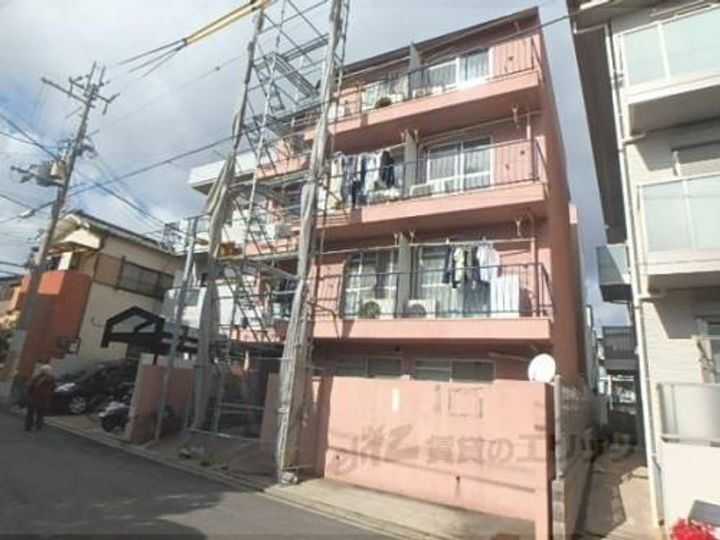 ガーデンクリス 4階建