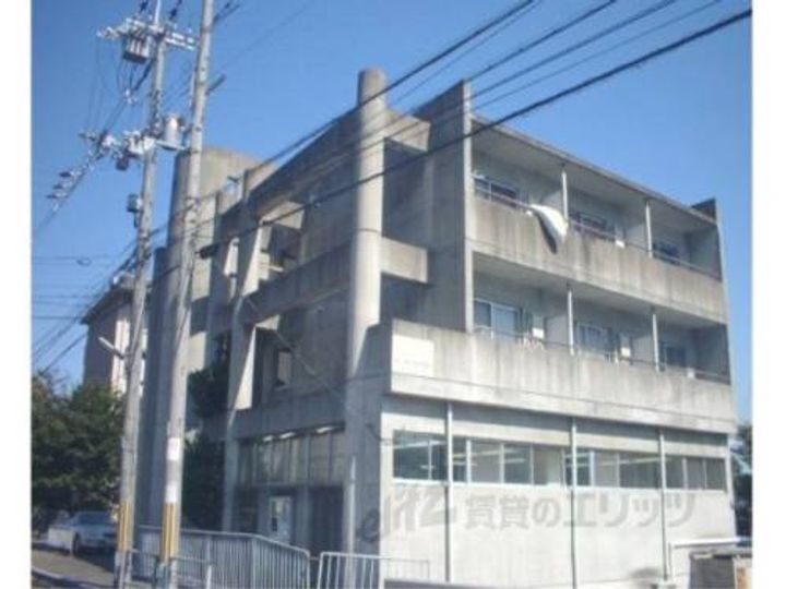Ｗｅｓｔ　Ｈｉｌｌ　ＴＡＫＡＴＳＵＫＡ　 3階建