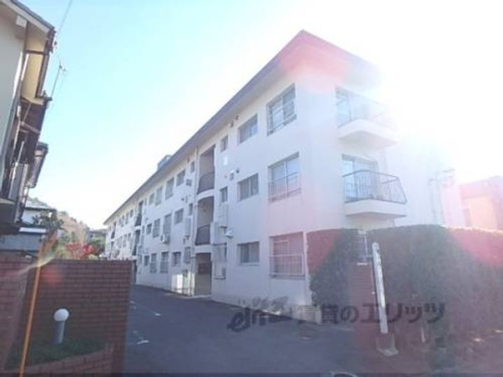 京都府京都市山科区安朱中溝町 賃貸マンション