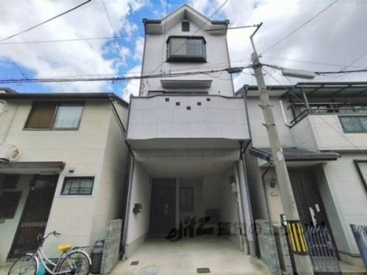 寺戸町山縄手１０－７５貸家