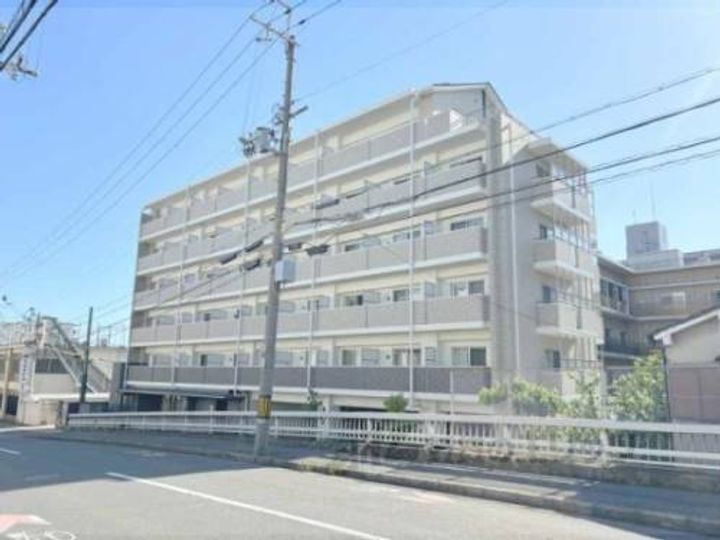 フォース三条 6階建