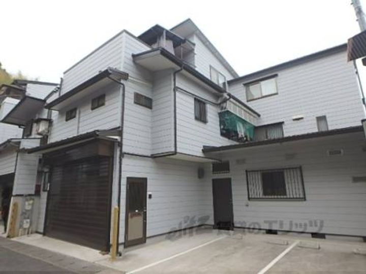 西野山百々町２７１－９貸家３階