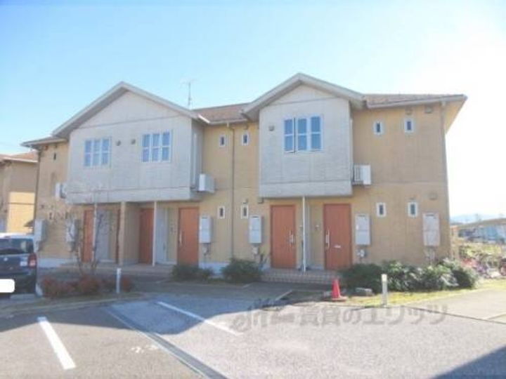 シャーメゾンコート野田山　 2階建
