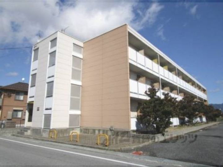 レオパレスＥＳＰＯＩＲ 3階建