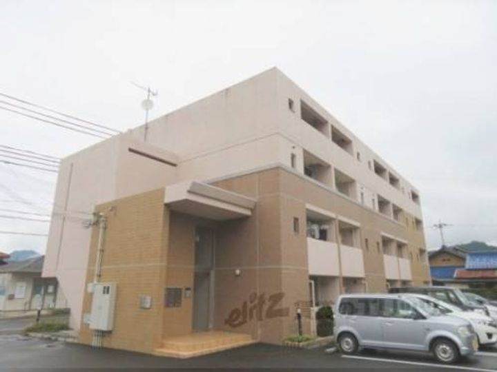 グレンディールみなと 4階建