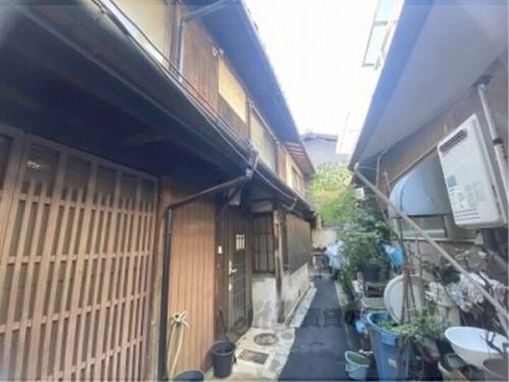 本町１５丁目２７５－１６東福寺貸家？ 2階建