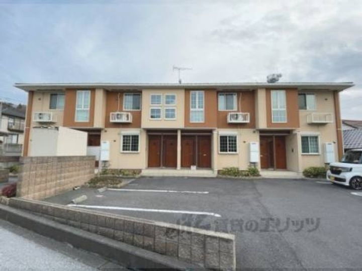 滋賀県彦根市里根町 賃貸アパート