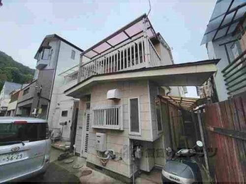 嵐山上海道町１－１６貸家 2階建
