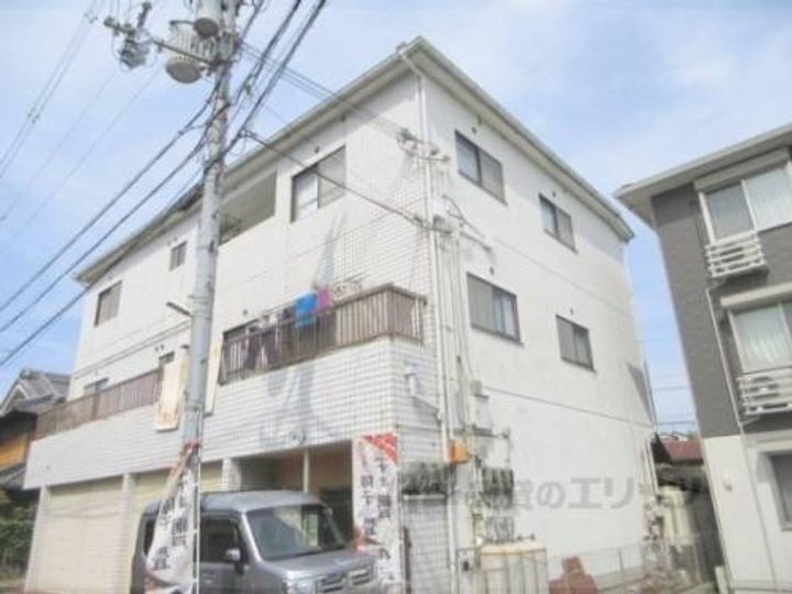 マンション山本 3階建