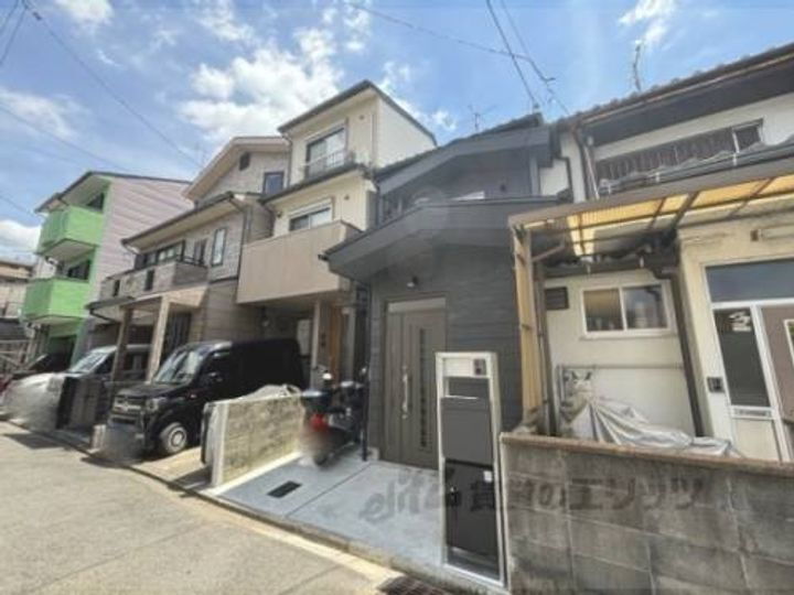 深草越後屋敷町の住宅 2階建