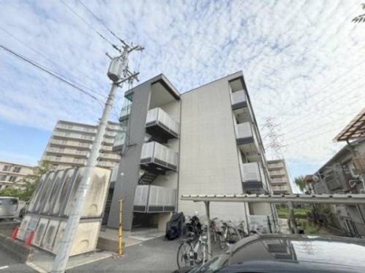 レオパレス逢阪 4階建