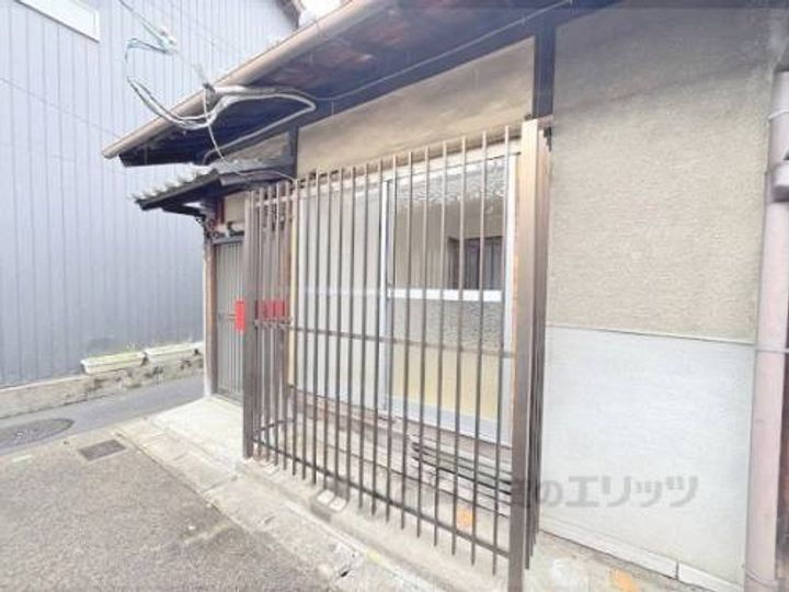 太秦辻ケ本町３貸家 平屋建て