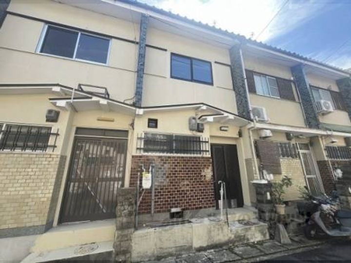 西京極堤下町１０－１２貸家