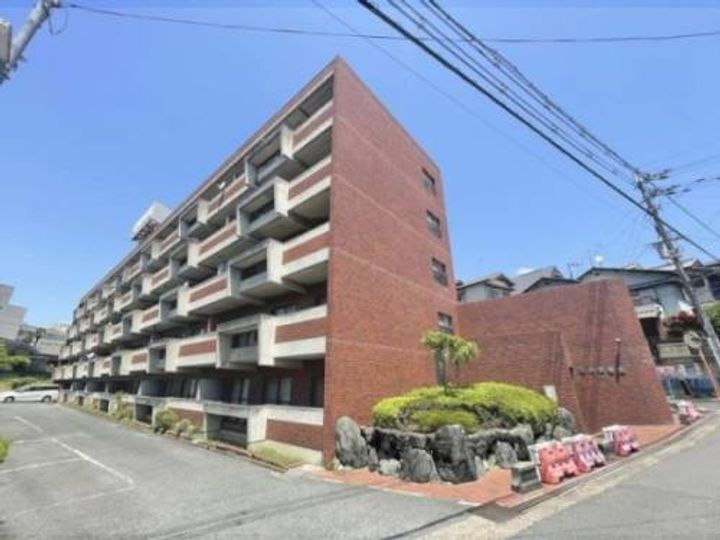 奈良県生駒郡斑鳩町神南４丁目 賃貸マンション