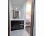 リーガル京都堀川中立売Ⅱ 大きな鏡が特徴的な洗面台です。