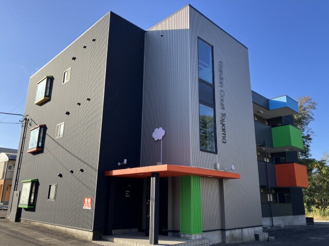 富山県富山市東黒牧 3階建