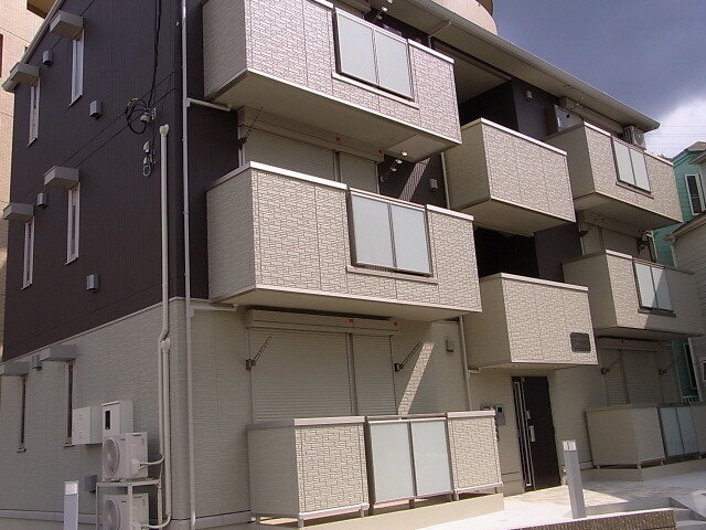 神奈川県横浜市金沢区釜利谷南２丁目 3階建 築14年