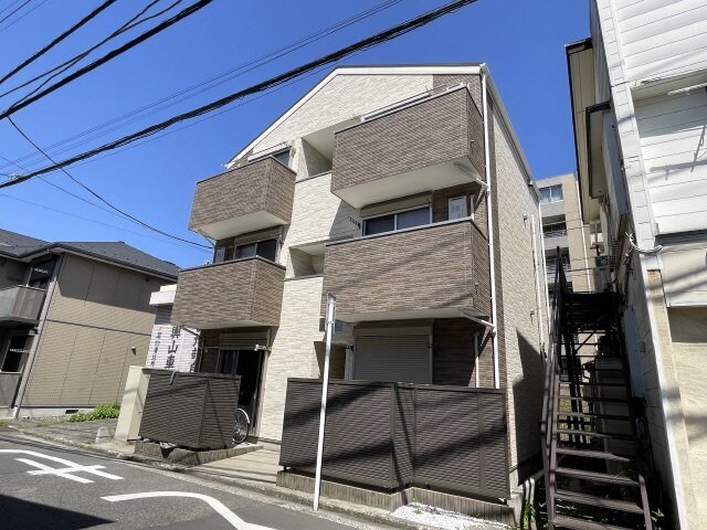 神奈川県横浜市磯子区杉田３丁目 3階建 築8年8ヶ月