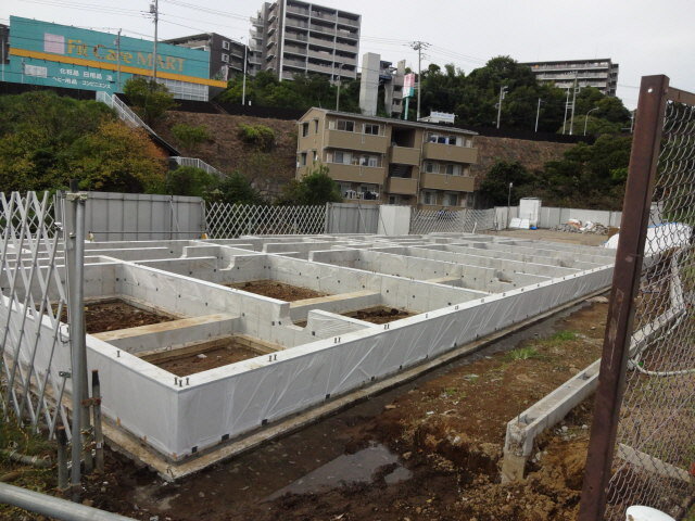 神奈川県横浜市栄区鍛冶ケ谷１丁目 2階建 