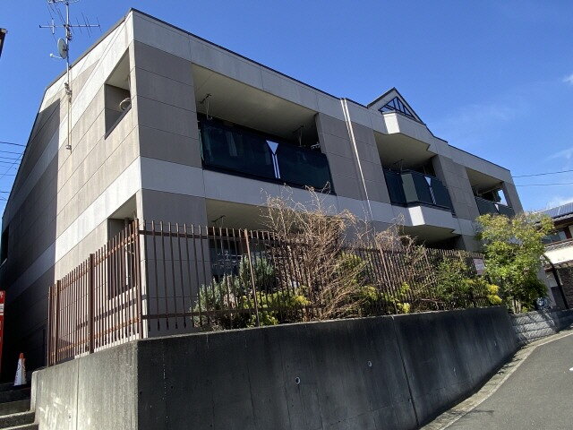 神奈川県横浜市港南区上永谷６丁目 2階建