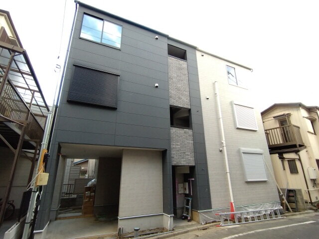 東京都足立区関原３丁目 3階建 築1年未満