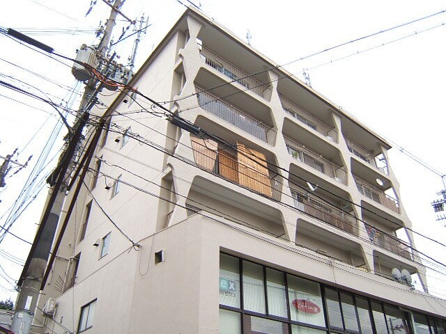 京都府京都市山科区御陵原西町 6階建