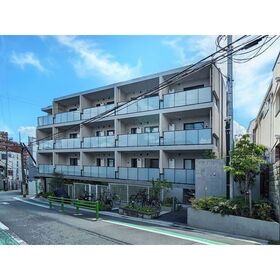 東京都目黒区上目黒３丁目 地上3階地下1階建