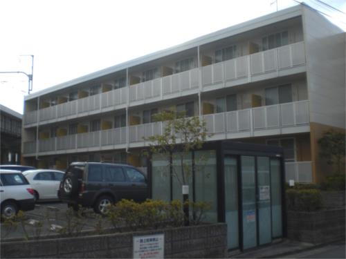 大阪府高槻市松川町 3階建