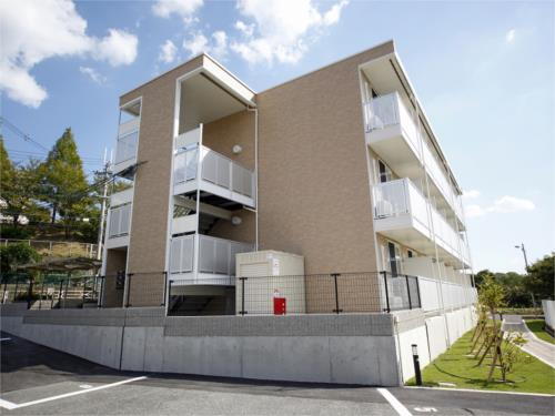 大阪府吹田市山田東２丁目 3階建 築15年10ヶ月