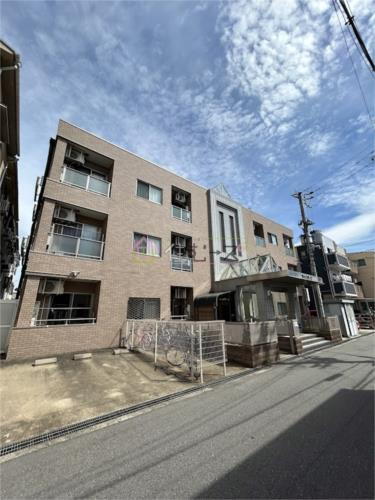ラーレンティア 3階建