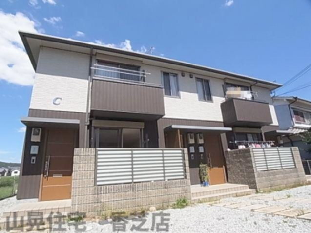 奈良県香芝市逢坂２丁目 2階建