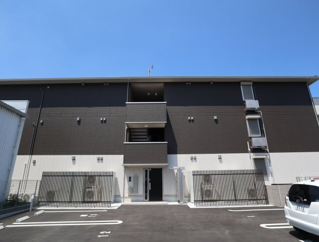 奈良県奈良市四条大路２丁目 3階建 築2年1ヶ月