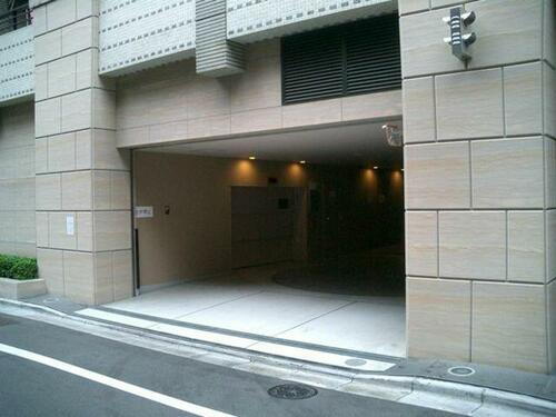 銀座３丁目　大型ロールーフ車室